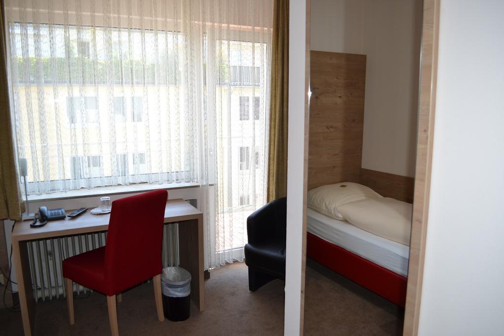 Hotel Minerva Garni Düsseldorf Habitación foto